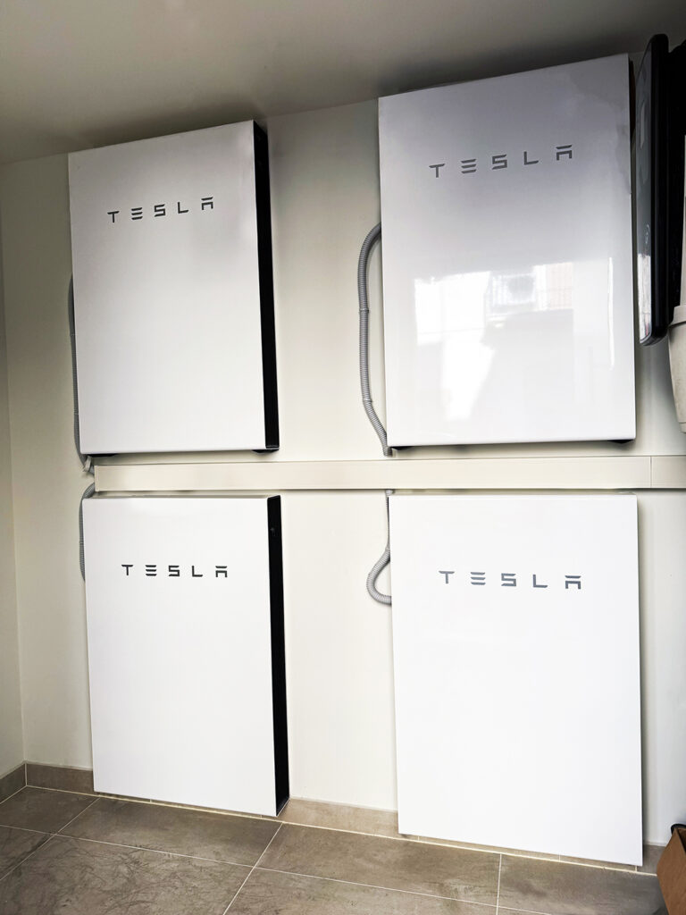 ALUMIA_ Batterie d'accumolo Tesla